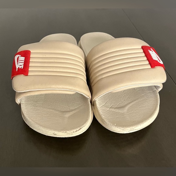 Women’s Nike slides - Picture 2 of 6